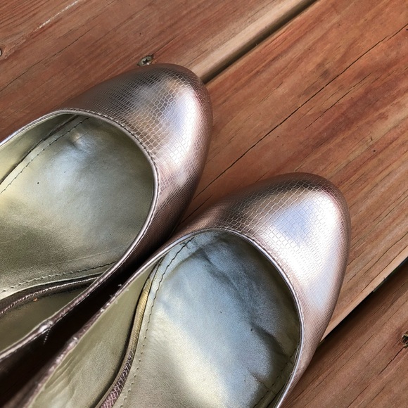 Fergalicious • Utopia Gold Pump 3.5 inch Heels - Picture 2 of 8